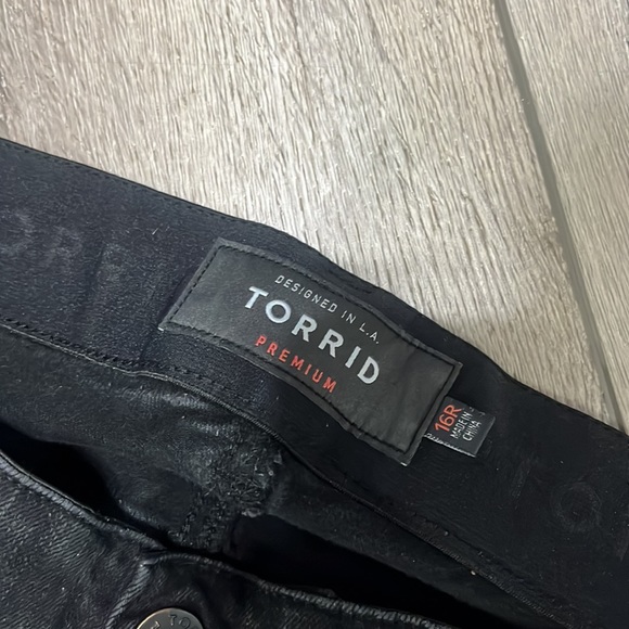 Torrid bombshell skinny distressed jeans size 16 - Picture 2 of 6